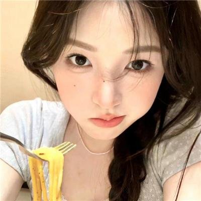 黑暗中的两个人